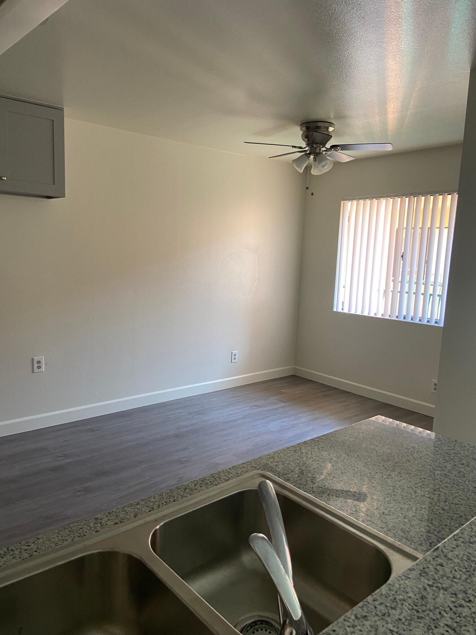 Building Photo - 4619 Rosewood Ave