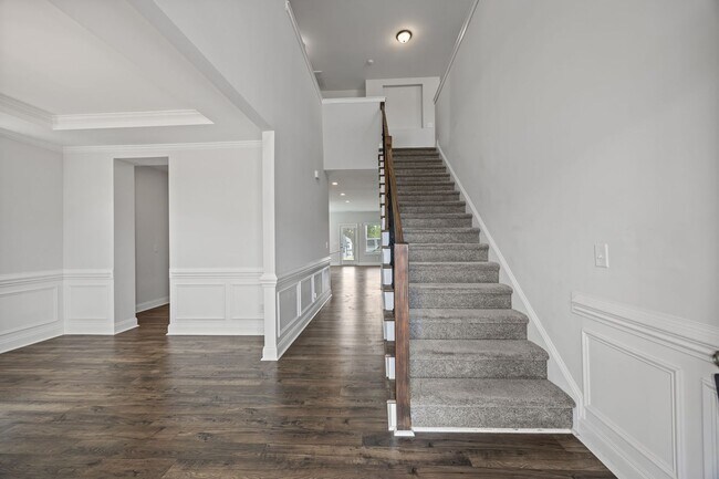 Building Photo - 629 Longstanton Ave