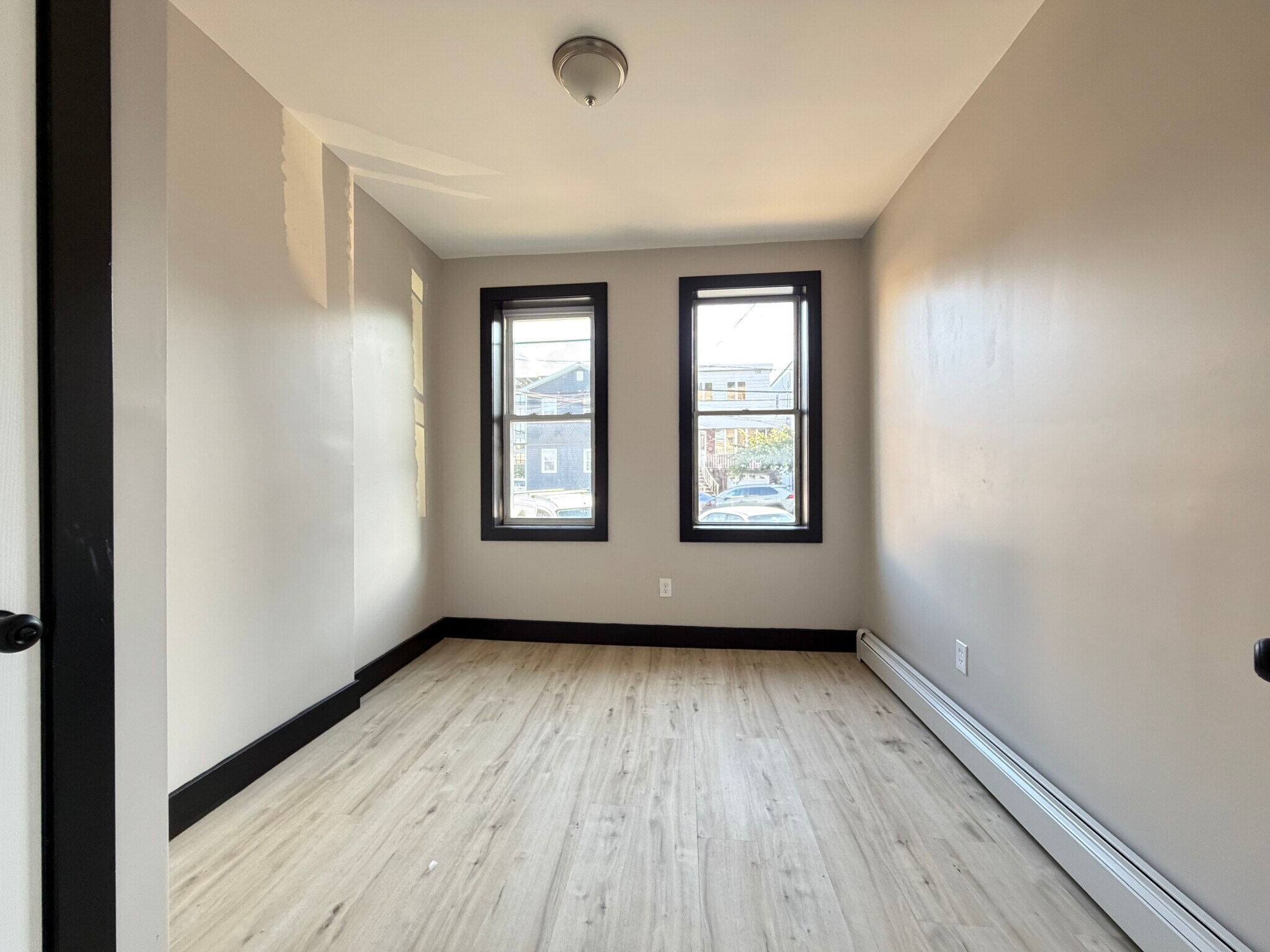 89-91 E 25th St 6 - 90 E 25th St