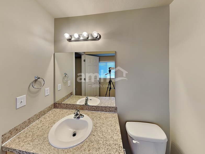 Building Photo - 5252 S 4300 W