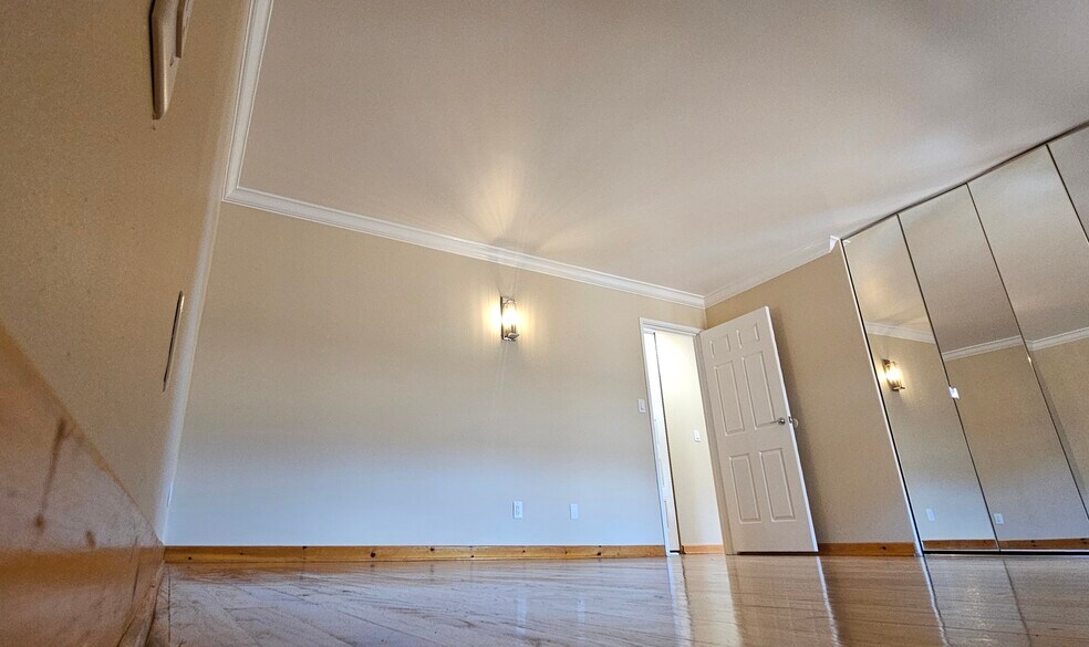 Building Photo - 416 68th St
