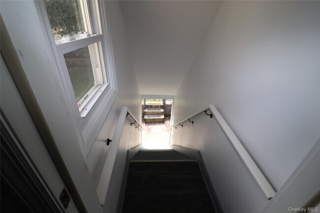 Building Photo - 153 US-9W