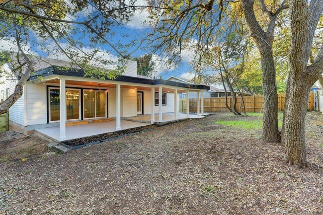 Building Photo - 2902 Jorwoods Dr