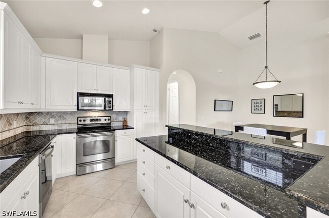 Building Photo - 684 98th Ave N