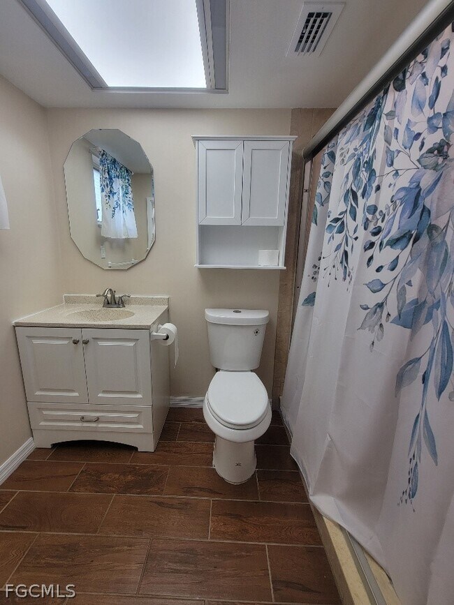 Building Photo - 1372 Archer St