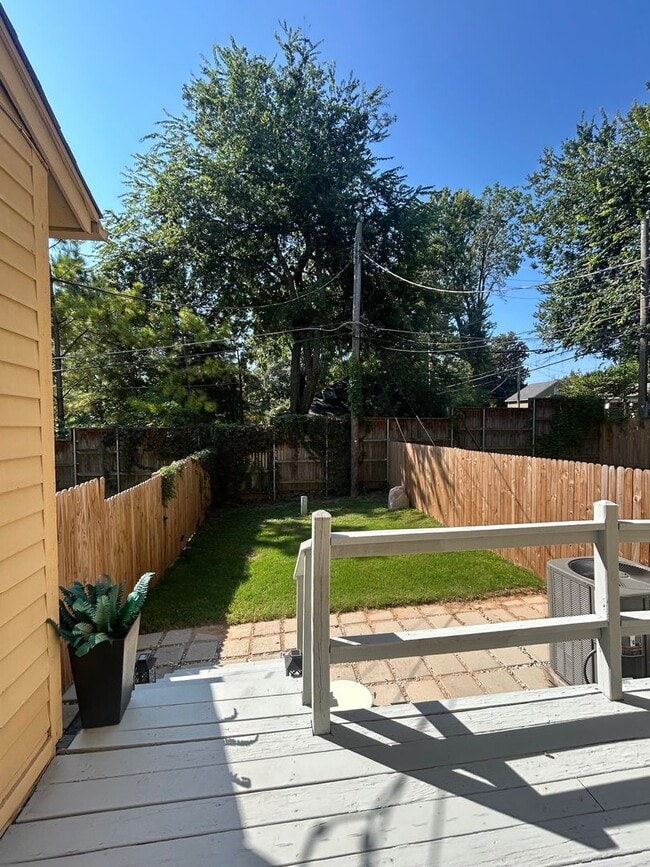 Building Photo - Fabulous townhouse in a private and quiet ...