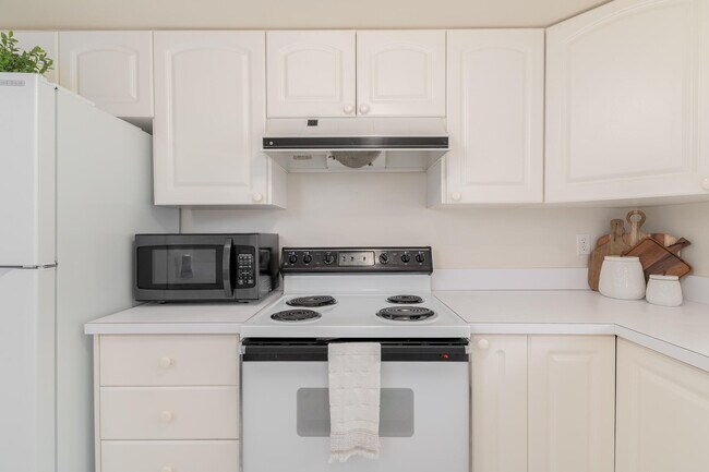 Building Photo - 2950 SE Ocean Blvd