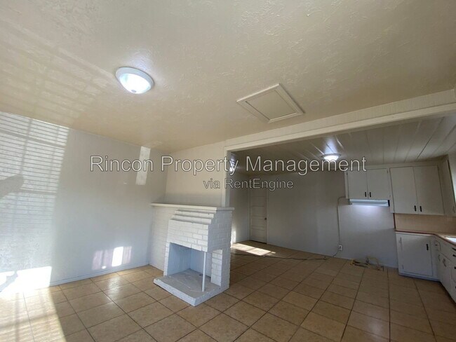 Building Photo - 752 W Main St