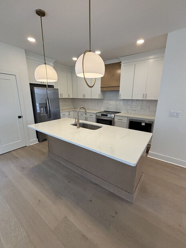 Building Photo - Brand-new 4-bedroom, 3.5-bath home
