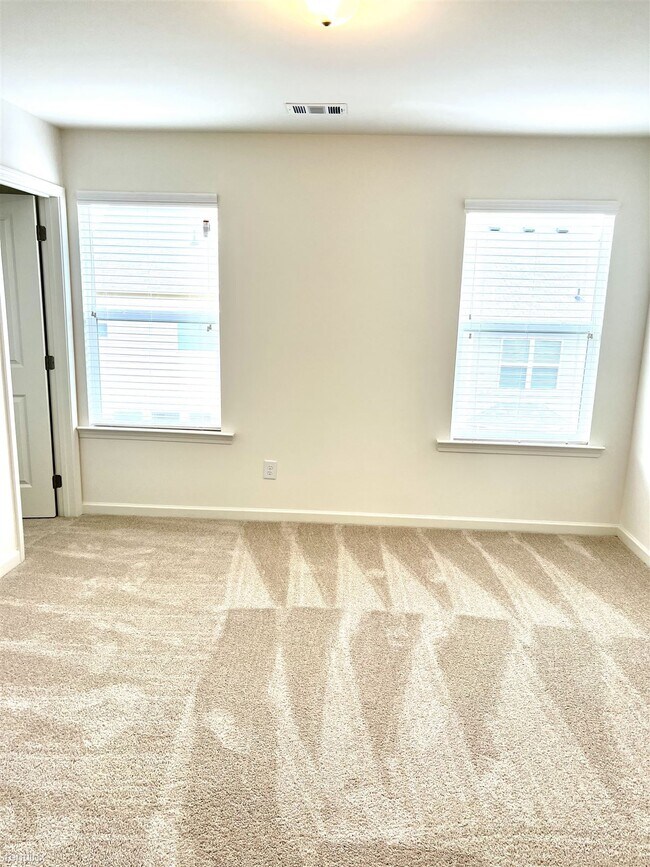 Building Photo - 2 br, 2.5 bath Townhome - 911 Ambient Way