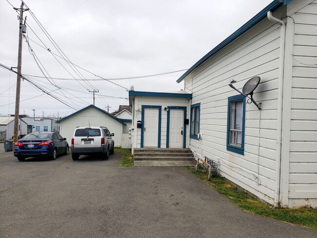 Building Photo - 1324 Summer St