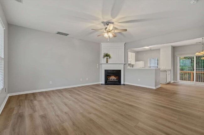 Building Photo - 3-Bed Townhouse in Leesville District