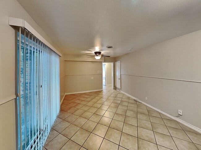 Building Photo - No Application Fee* Plus $250 Off First 2 ...