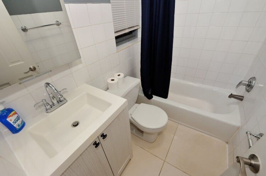 Building Photo - 315 E 77th St