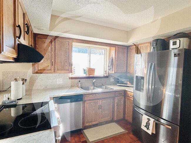 Building Photo - "Cozy Comfort Awaits: 3-Bedroom Home with Fireplace on Twilight Ave, Enid, OK!"