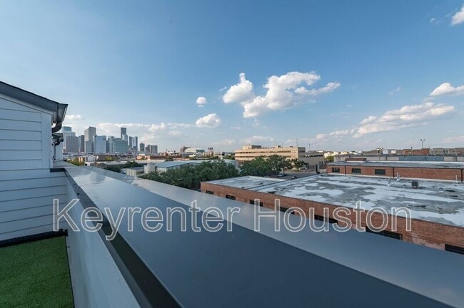 Building Photo - 2914 Lamar St