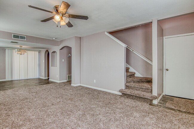 Building Photo - 2405 Tierra Humeda Dr