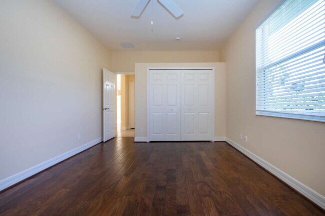 Building Photo - Rarely available executive home in The Ham...