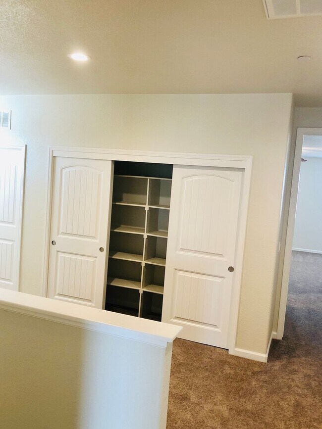 Building Photo - Charming 5 Bedroom 3 Bath Home for Rent