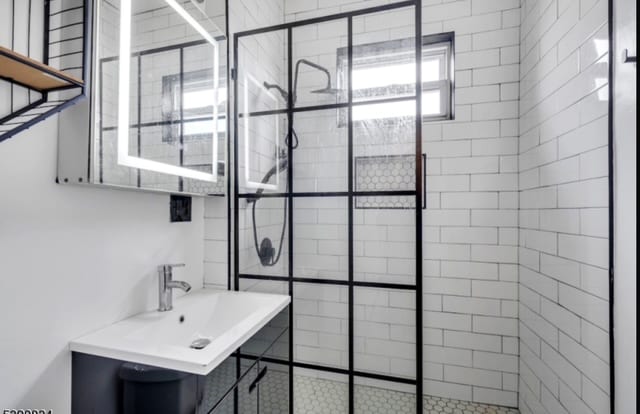 Full Bathroom (2nd Fl) - 13 2nd Ave