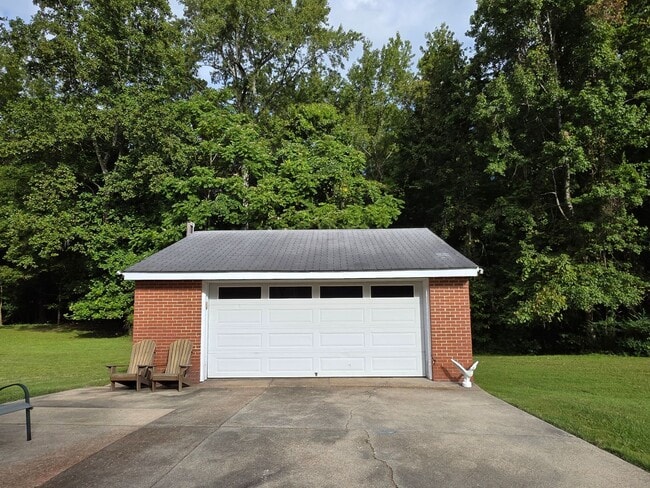 Building Photo - Cute Ranch Ready For New Tenants!