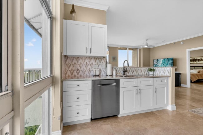 Building Photo - 700 E Boynton Beach Blvd