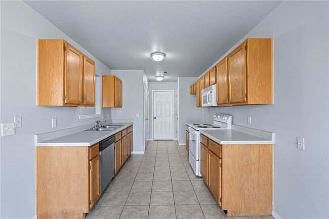 Building Photo - 607 Amanda Dr