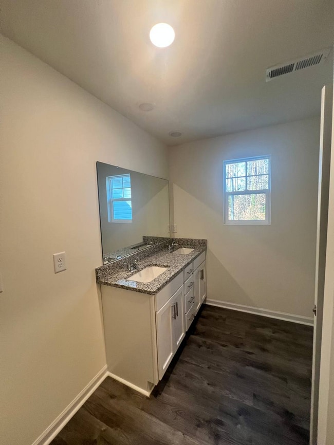 Building Photo - 1064 W Bank St