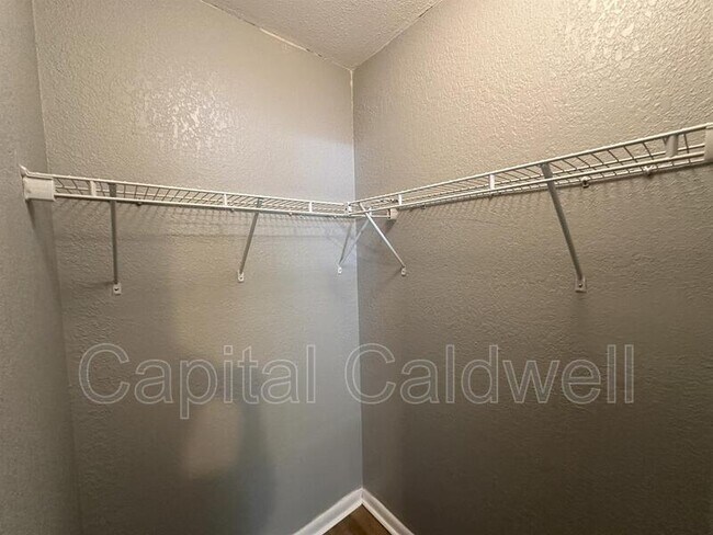 Building Photo - 5440 S MacDill Ave