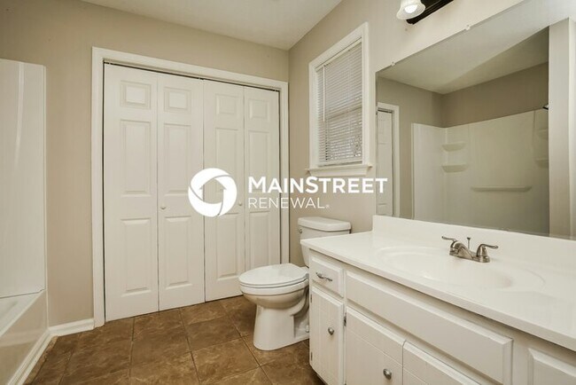 Building Photo - 3 Bedroom Pet-Friendly Home in La Vergne, TN with Main Street Renewal
