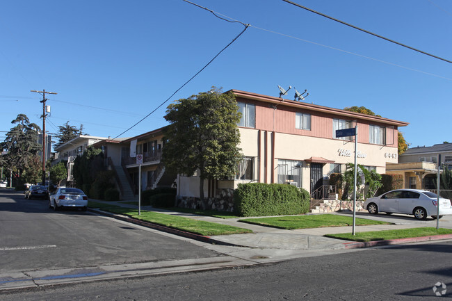 Primary Photo - Villa Nova