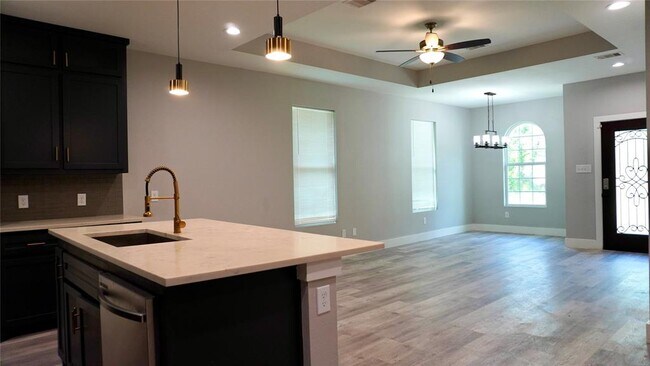 Building Photo - 6502 Bunche Dr