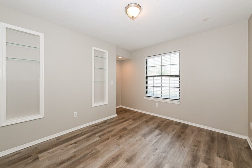 Building Photo - 11548 Treasury Cir S