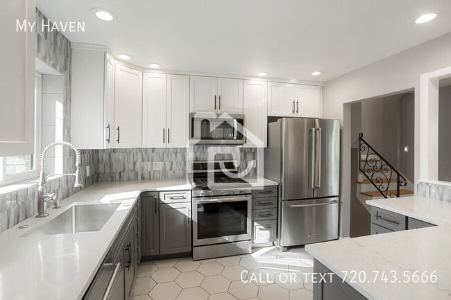 Building Photo - 2061 S Wolff St