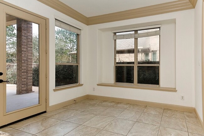 Building Photo - 27 Tioga Pl