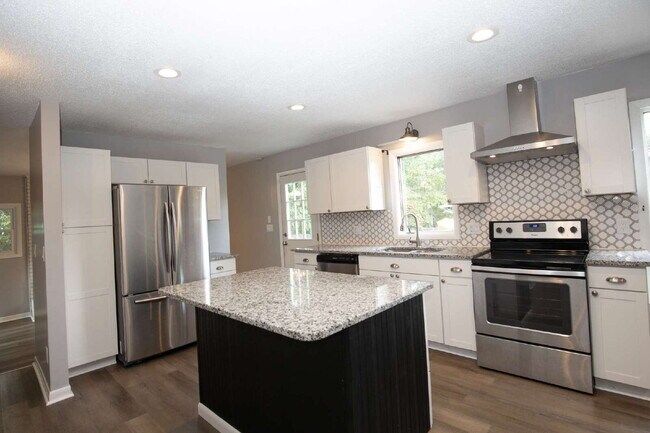 Building Photo - "Charming 3-Bedroom Retreat with Granite Touches and Cozy Fireplace on Winchester Rd!"