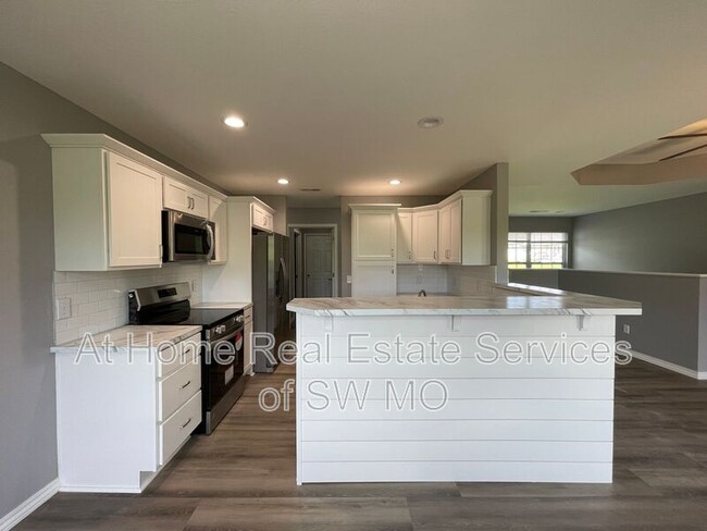 Building Photo - 4048 W Wilderness St