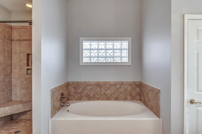 Building Photo - 340 Willow Ridge Cove