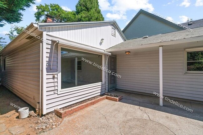 Building Photo - Charming 2-Bedroom Home in Desirable Woodstock Area – Pet Friendly!