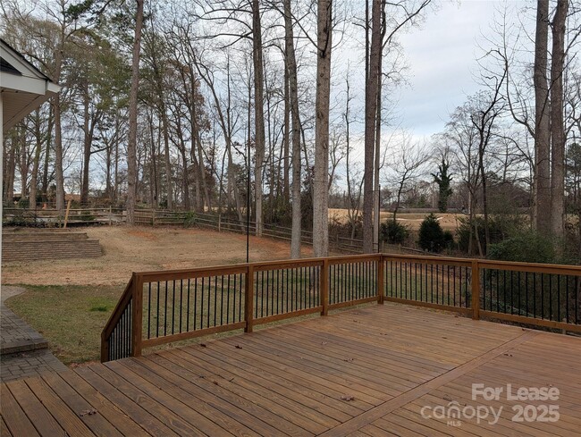 Building Photo - 1013 Muirfield Dr