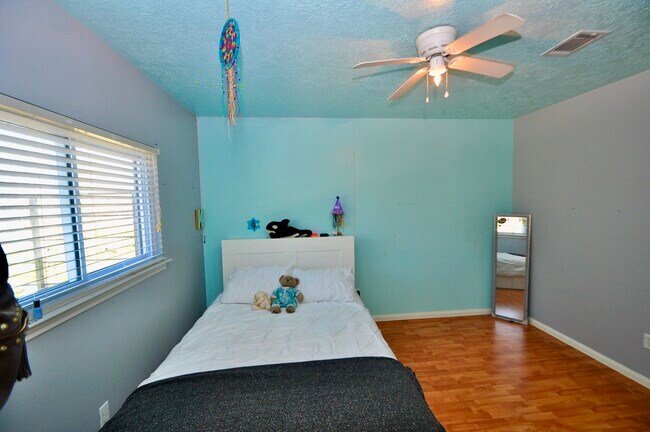 Building Photo - 3330 Beran Dr