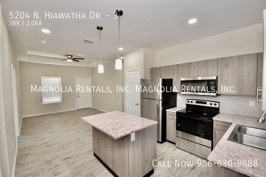 Building Photo - 5204 N Hiawatha Dr