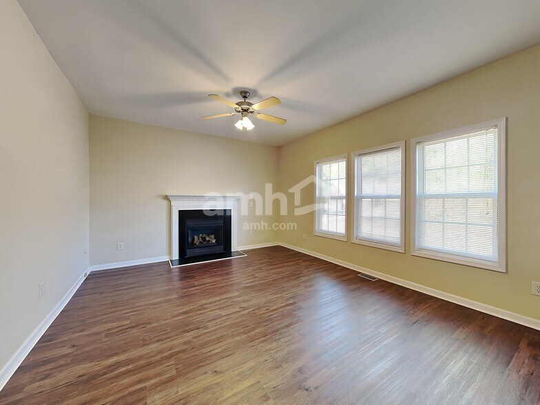 Building Photo - 815 Brookhannah Ct