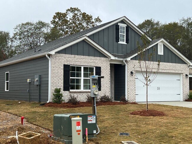 Building Photo - ***Special*** 50% Off the First Month Rent...