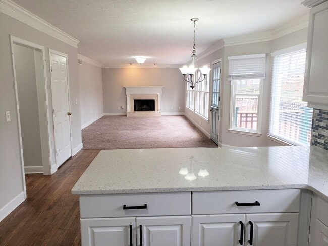 Building Photo - Beautiful 4BR Home In Established Neighborhood.
