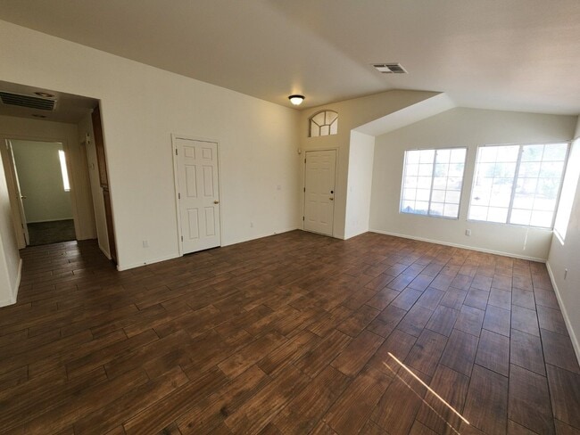 Building Photo - Lovely Single Story Home