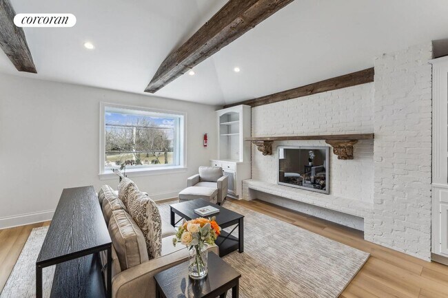 Building Photo - 710 Montauk Hwy