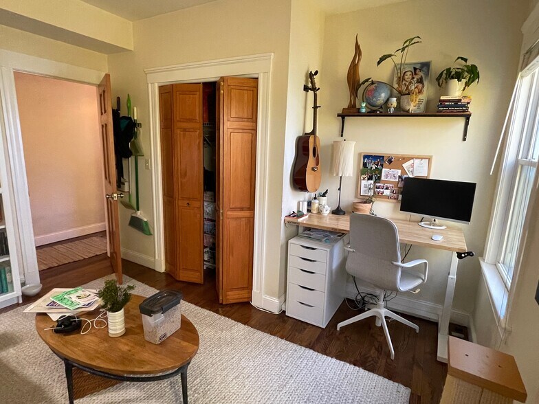 Building Photo - 6 Giles Park