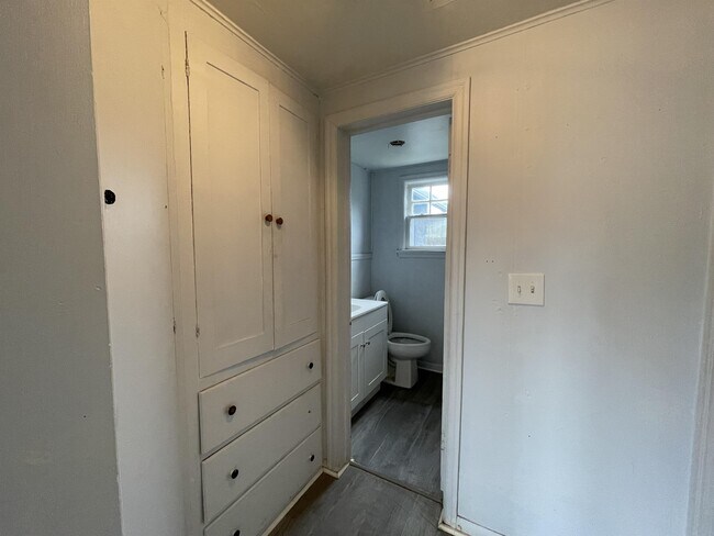 Building Photo - 1910 20th St NE