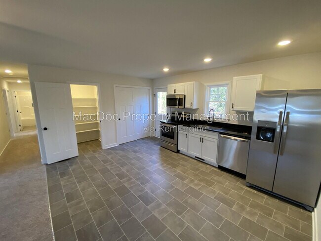 Building Photo - 170 Forest Grove Rd